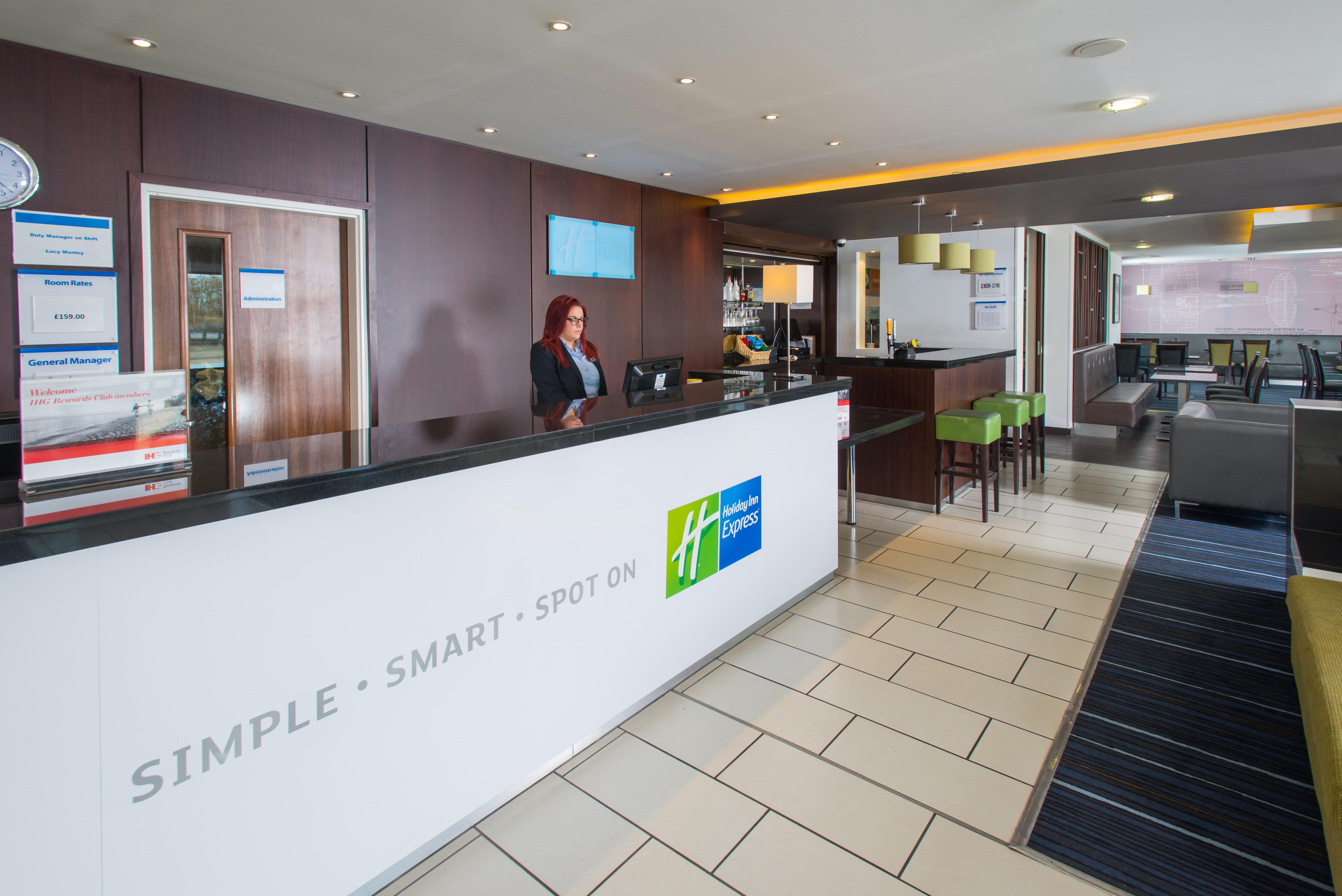 Holiday Inn Express Cambridge Duxford M11 Jct 10 By Ihg Екстер'єр фото