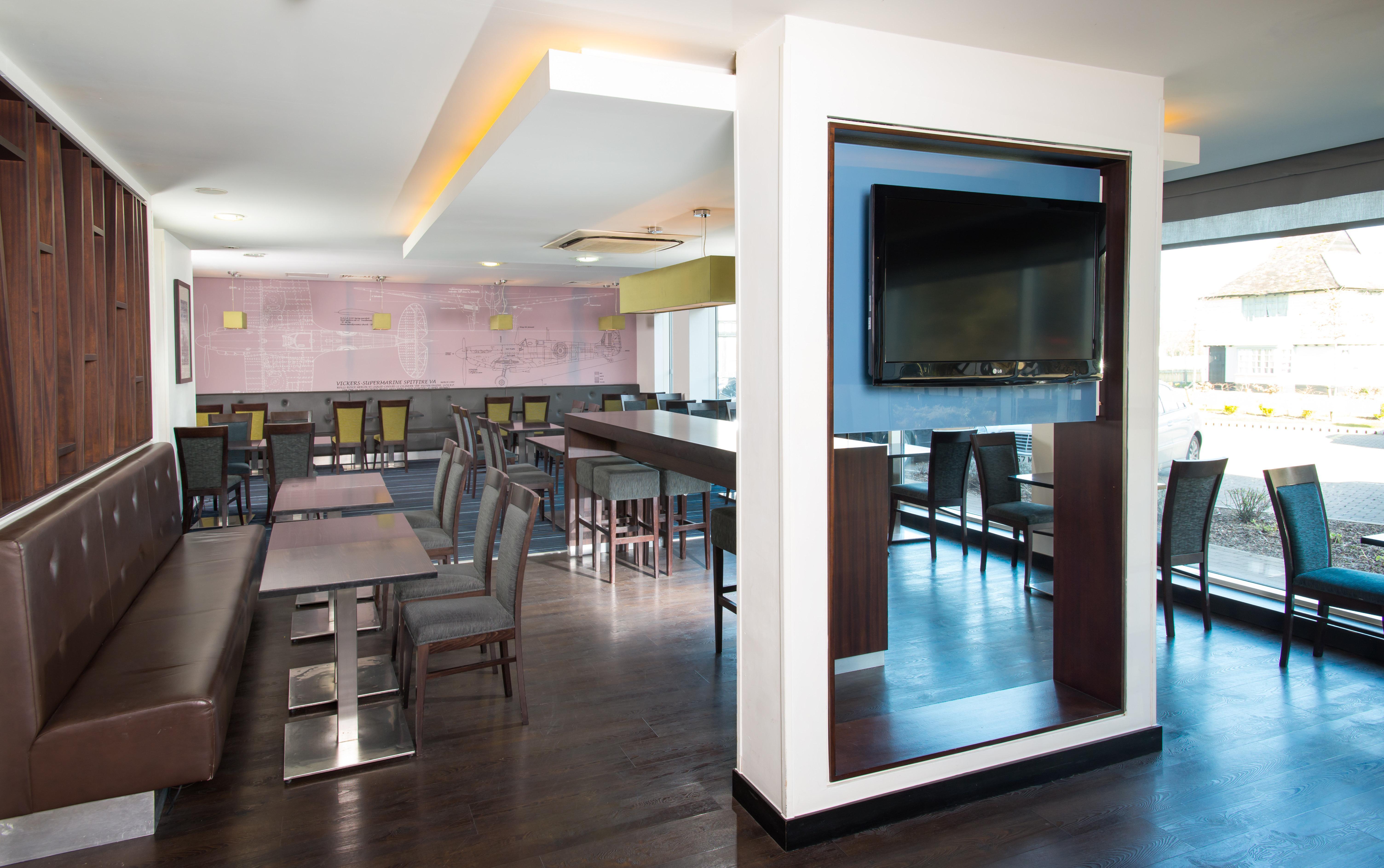 Holiday Inn Express Cambridge Duxford M11 Jct 10 By Ihg Екстер'єр фото