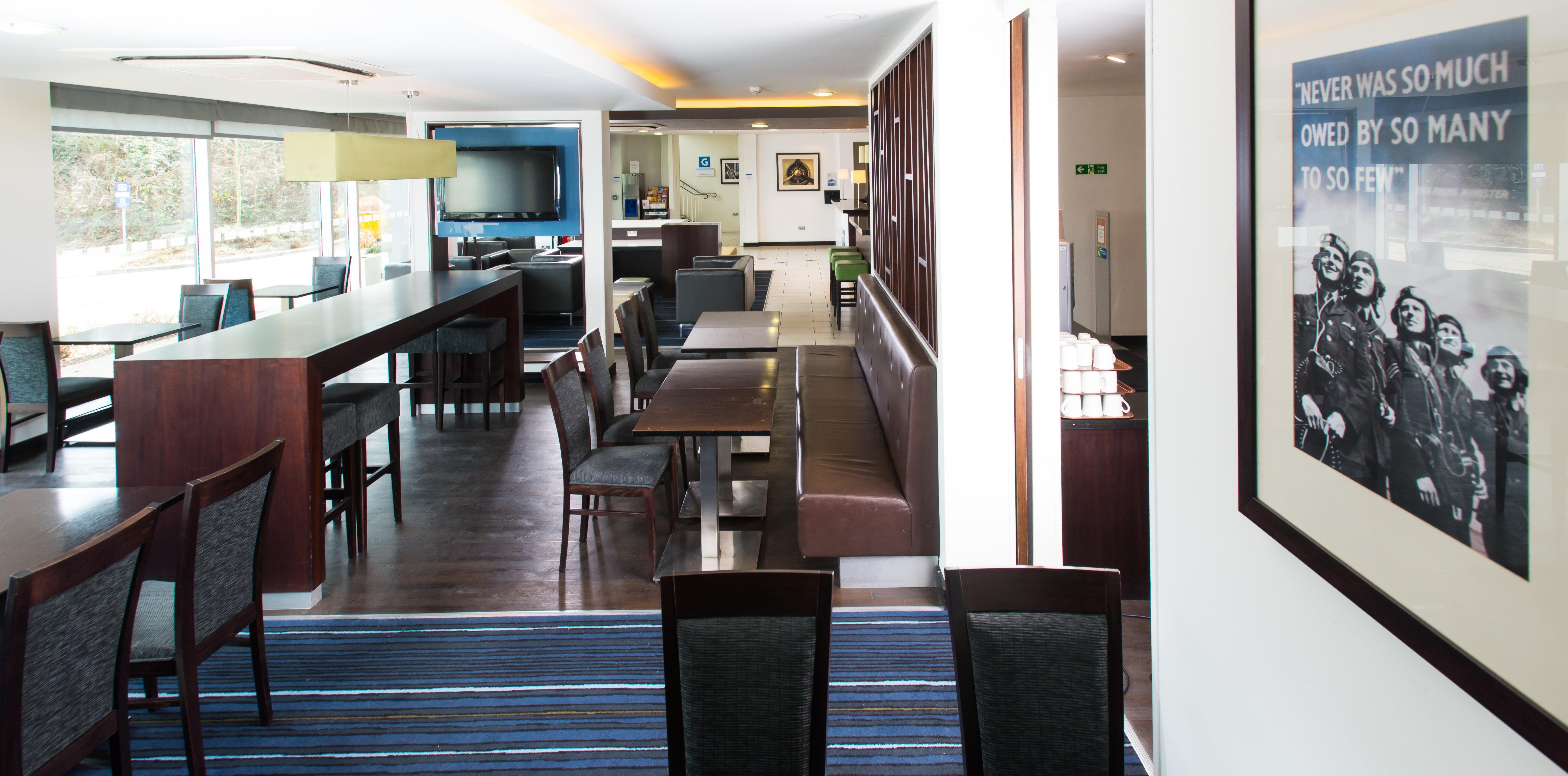 Holiday Inn Express Cambridge Duxford M11 Jct 10 By Ihg Екстер'єр фото