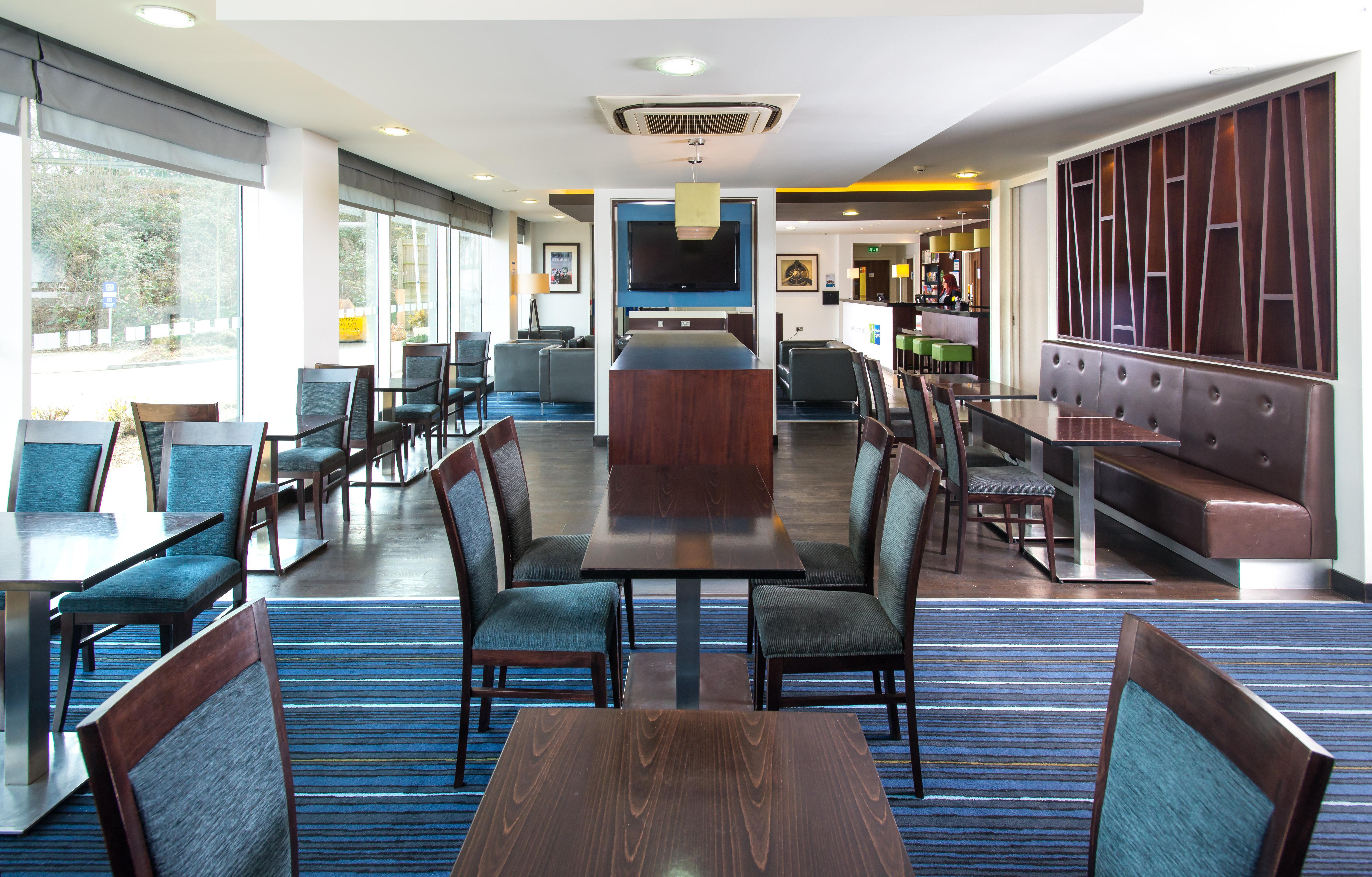 Holiday Inn Express Cambridge Duxford M11 Jct 10 By Ihg Екстер'єр фото