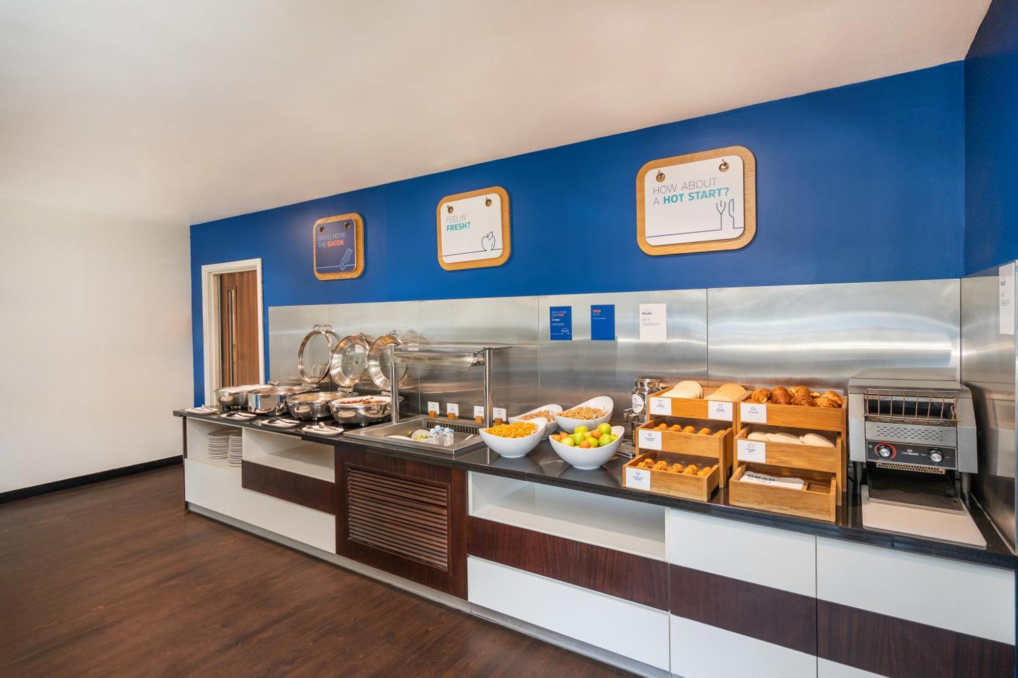 Holiday Inn Express Cambridge Duxford M11 Jct 10 By Ihg Екстер'єр фото