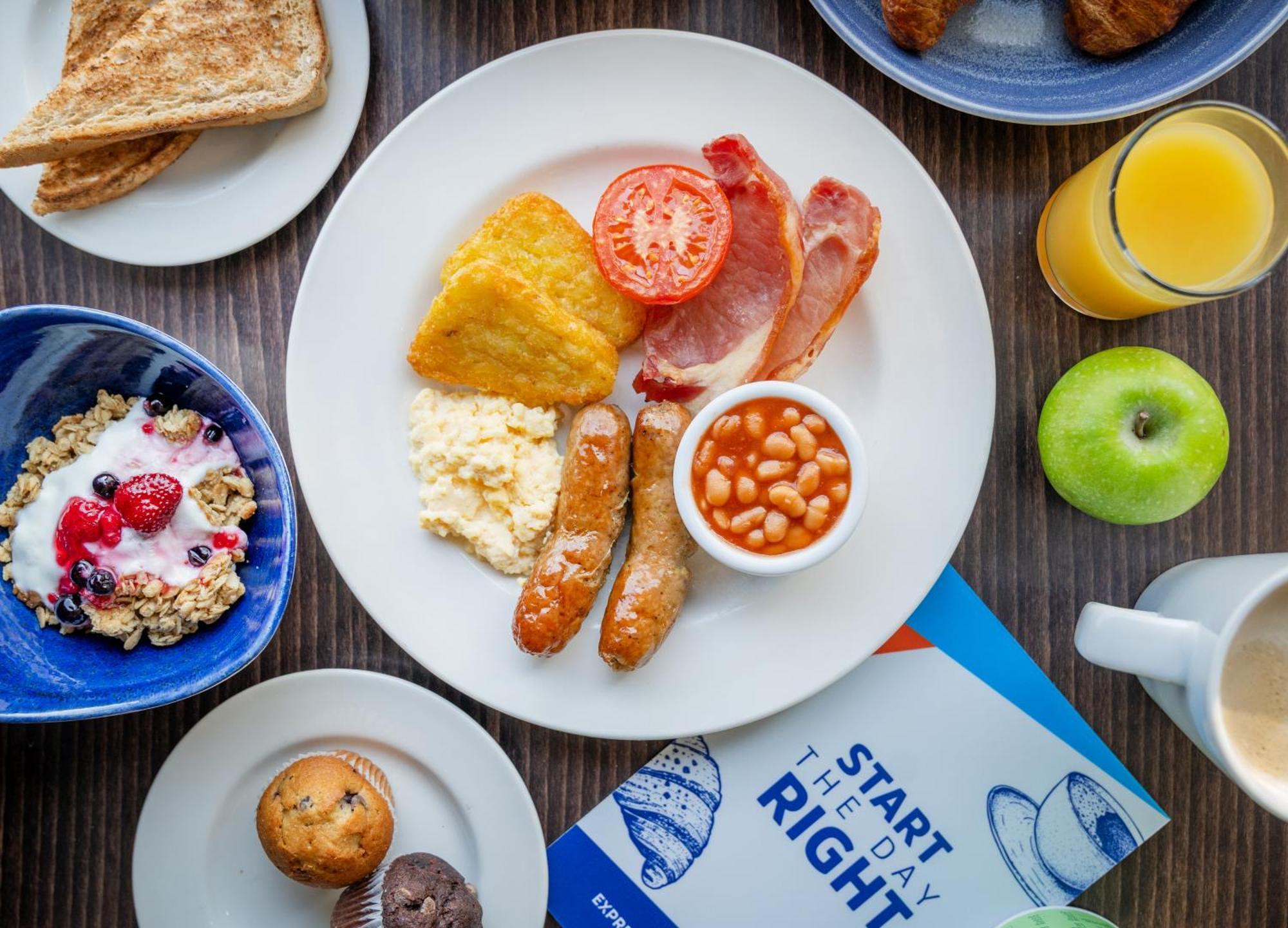 Holiday Inn Express Cambridge Duxford M11 Jct 10 By Ihg Екстер'єр фото