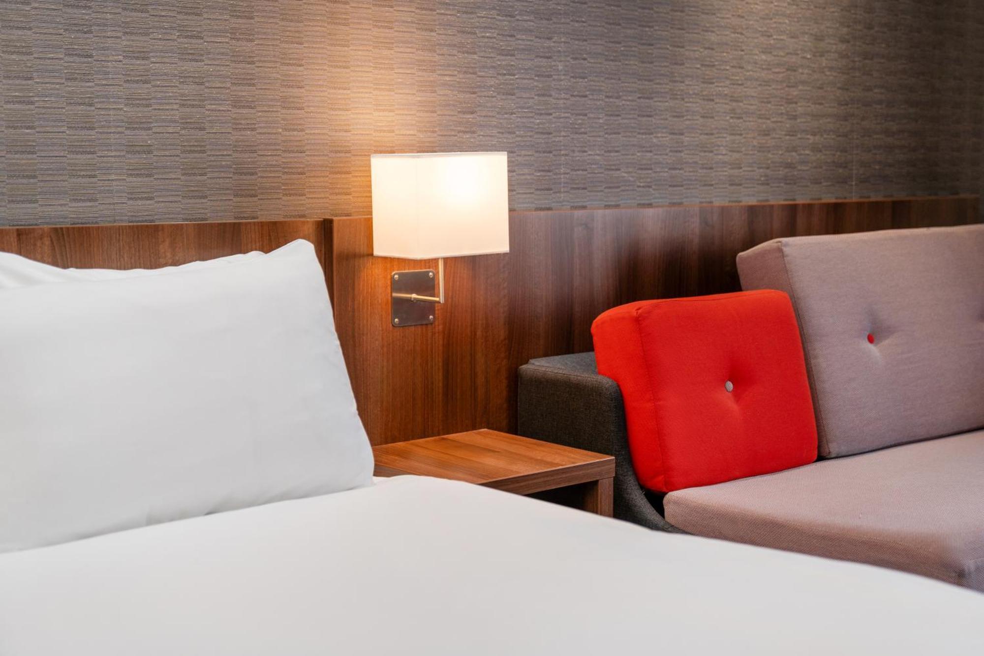Holiday Inn Express Cambridge Duxford M11 Jct 10 By Ihg Екстер'єр фото