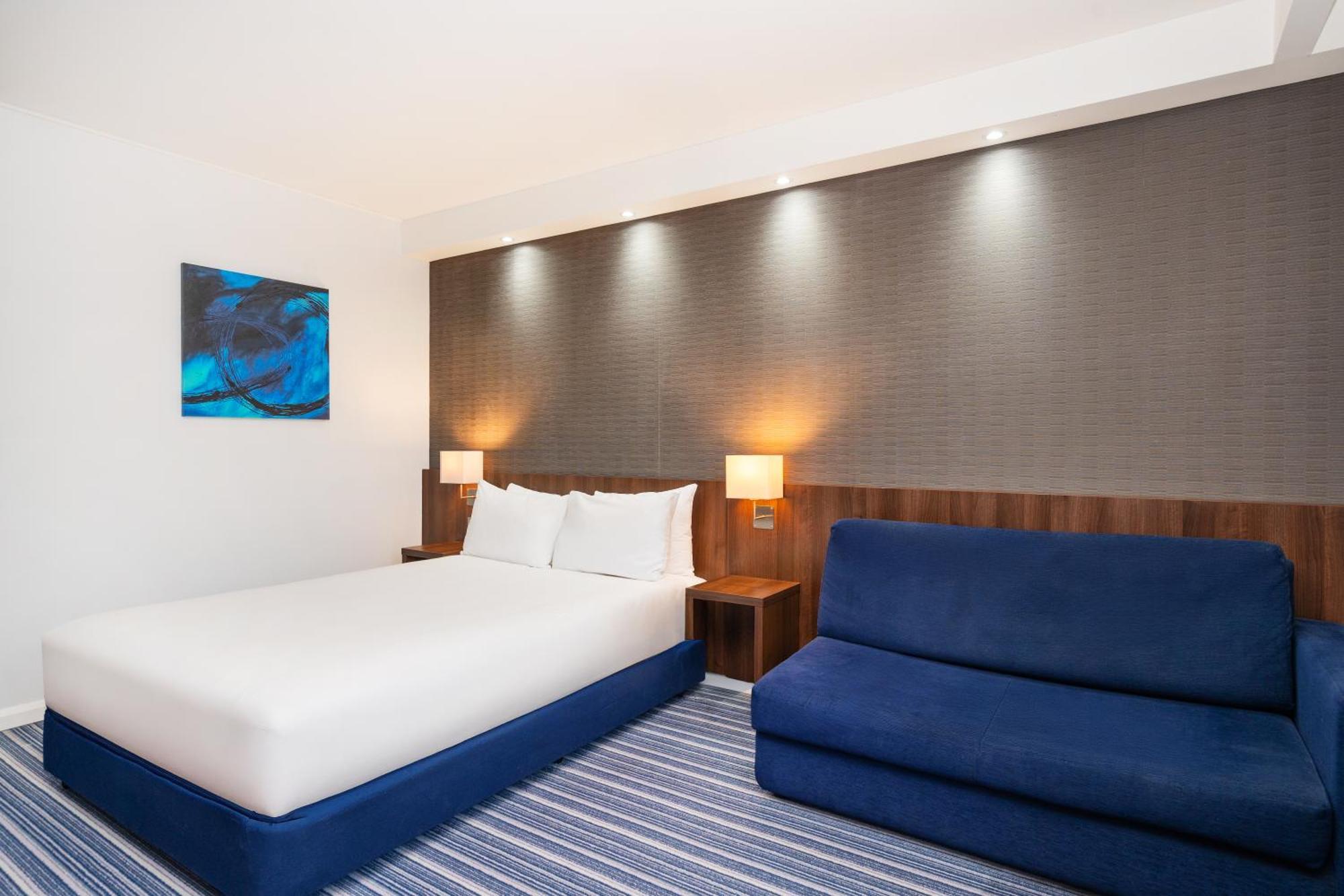 Holiday Inn Express Cambridge Duxford M11 Jct 10 By Ihg Екстер'єр фото