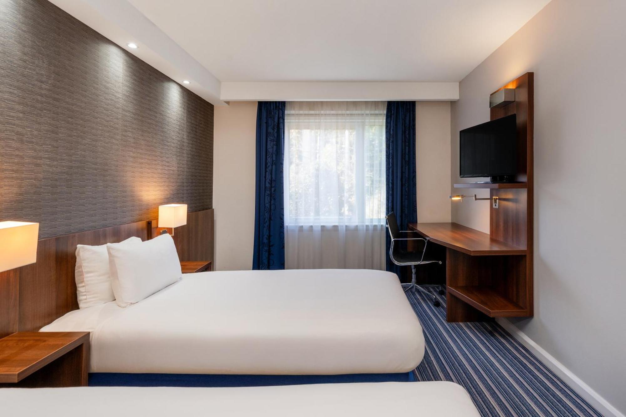 Holiday Inn Express Cambridge Duxford M11 Jct 10 By Ihg Екстер'єр фото