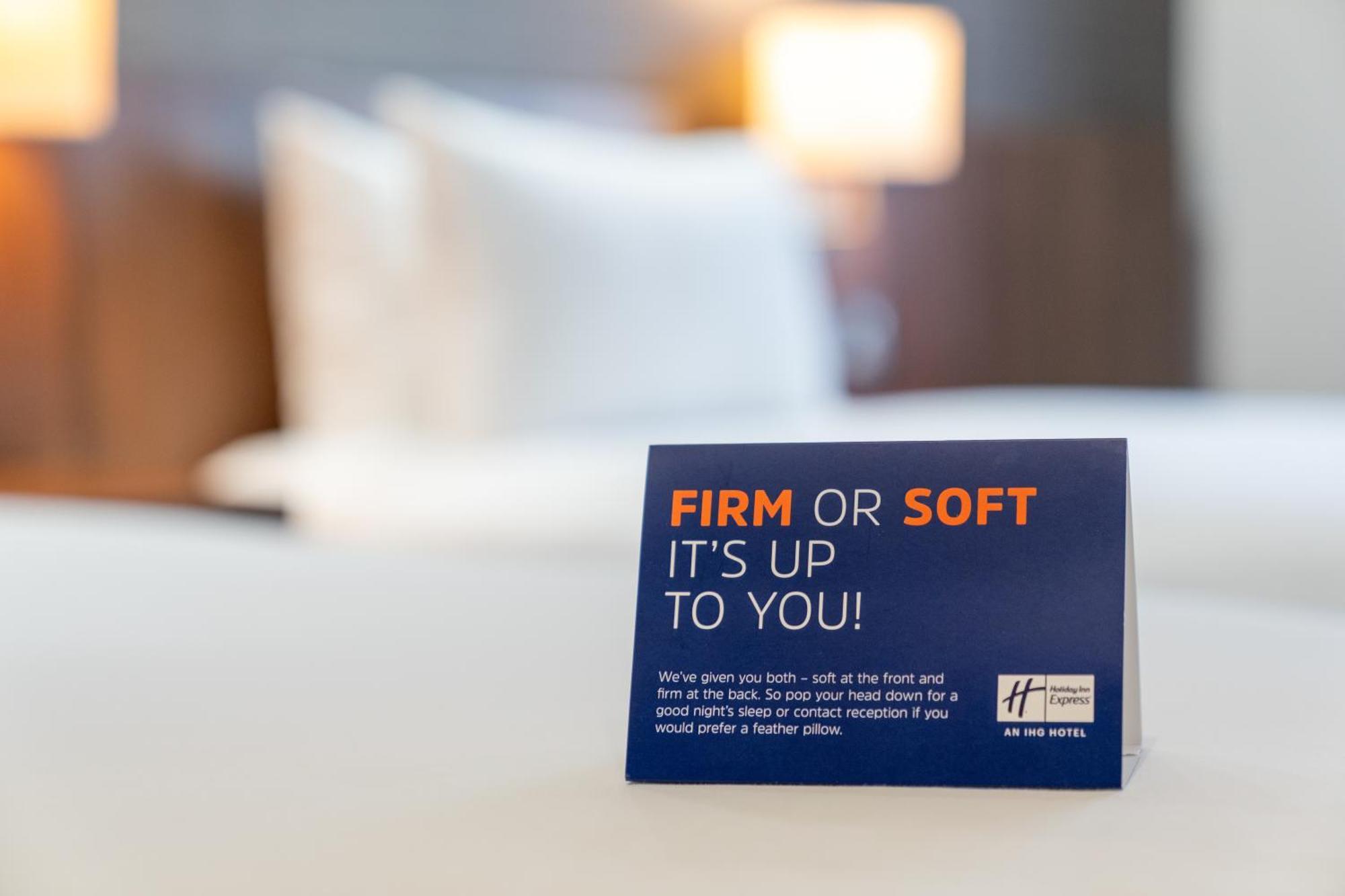Holiday Inn Express Cambridge Duxford M11 Jct 10 By Ihg Екстер'єр фото