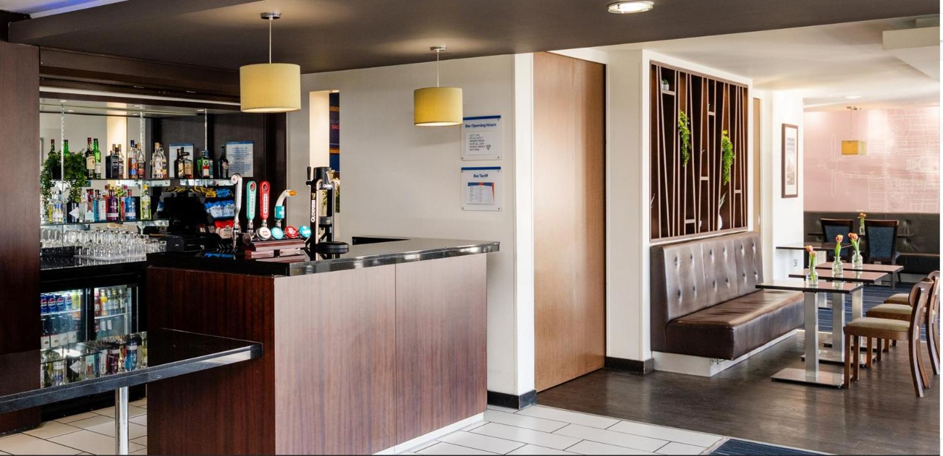 Holiday Inn Express Cambridge Duxford M11 Jct 10 By Ihg Екстер'єр фото