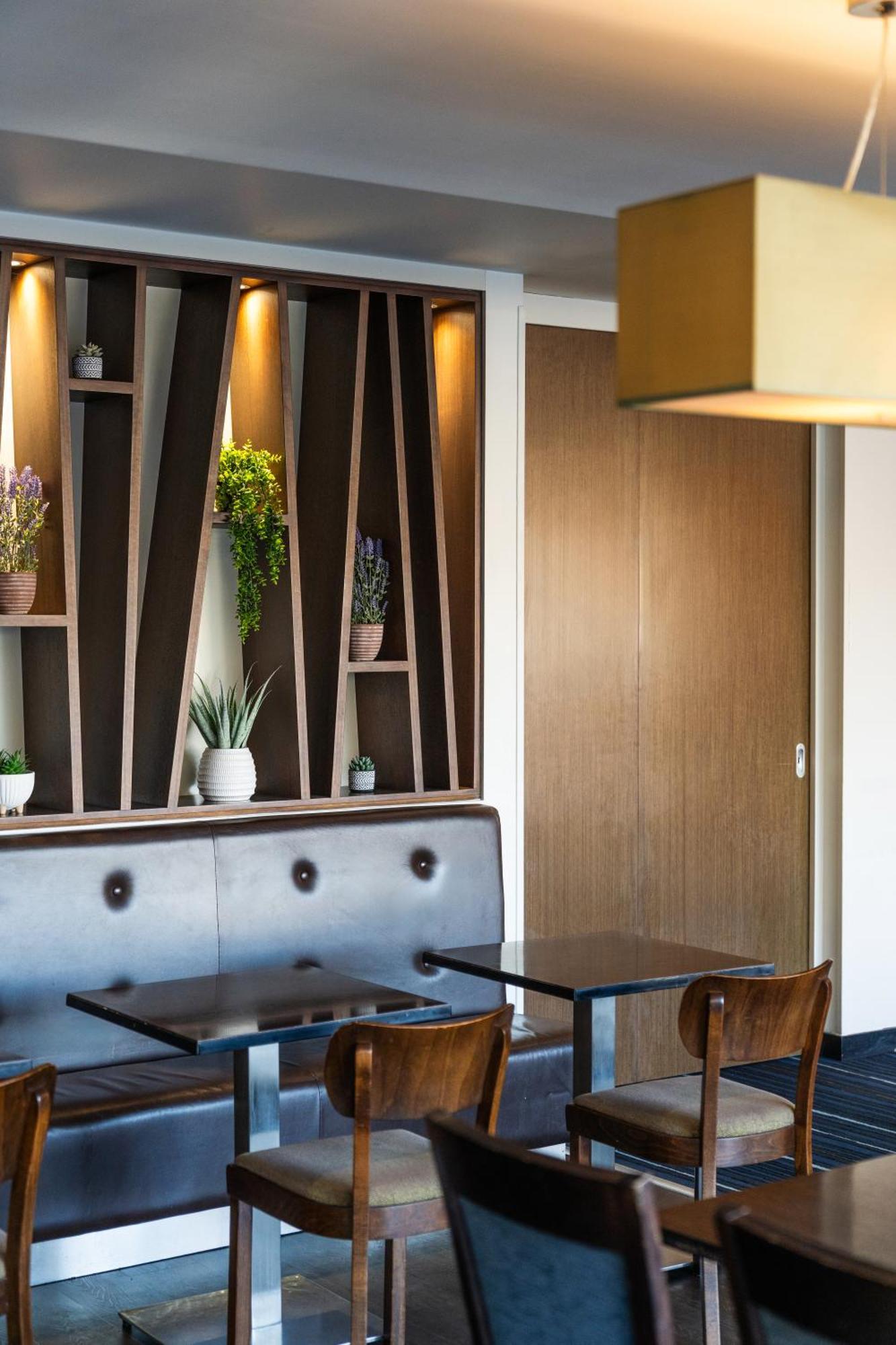 Holiday Inn Express Cambridge Duxford M11 Jct 10 By Ihg Екстер'єр фото