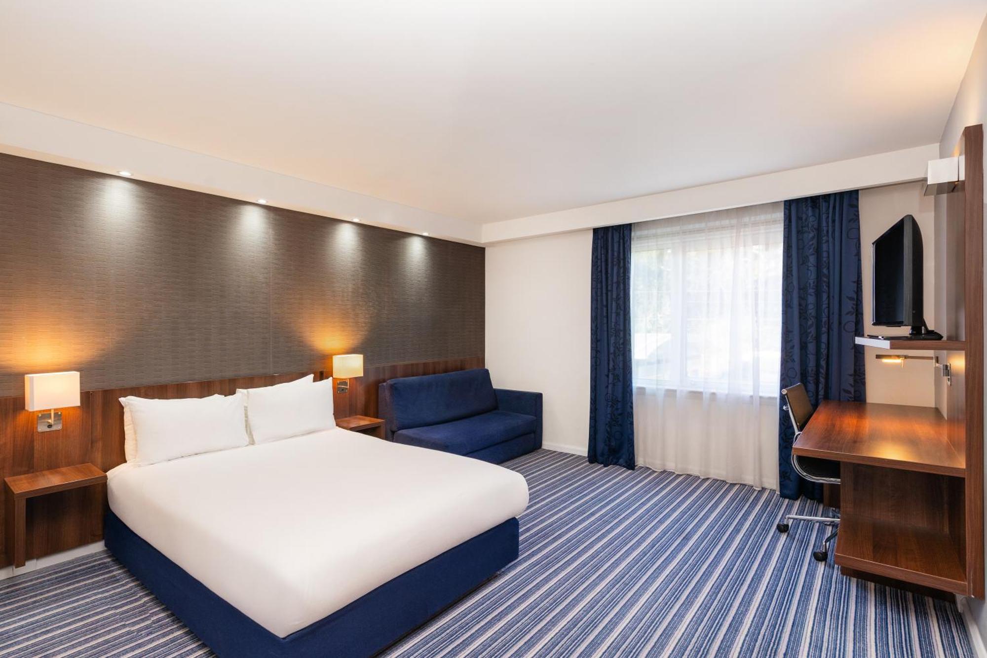 Holiday Inn Express Cambridge Duxford M11 Jct 10 By Ihg Екстер'єр фото