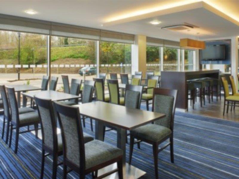 Holiday Inn Express Cambridge Duxford M11 Jct 10 By Ihg Екстер'єр фото