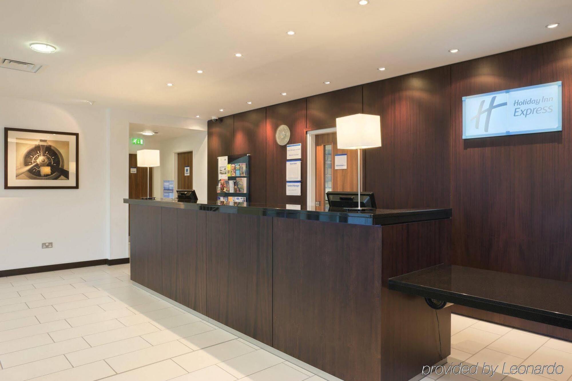 Holiday Inn Express Cambridge Duxford M11 Jct 10 By Ihg Екстер'єр фото